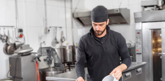 SE NECESITA TRABAJADOR DE PRODUCCIÓN PARA ENVASADO Y ETIQUETADO DE PASTELES
