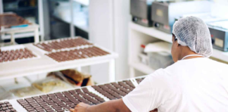 SE SOLICITA AYUDANTE DE PRODUCCIÓN DE CHOCOLATE PARA CONTROL DE CALIDAD Y EMPAQUETADO