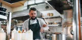 SE NECESITA COCINERO PARA PREPARACIÓN DE COMIDAS Y ATENCIÓN AL CLIENTE