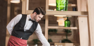 SE SOLICITA SALONERO/A PARA ATENCIÓN AL CLIENTE Y ASEO DE MESAS EN RESTAURANTE