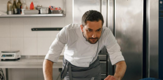 SE SOLICITA LAVAPLATOS DE TIEMPO PARCIAL PARA ASEO GENERAL DE COCINA