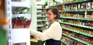 ESTAMOS EN LA BÚSQUEDA DE GONDOLERO PARA ACOMODO Y ROTACIÓN DE MERCADERÍA EN GÓNDOLAS