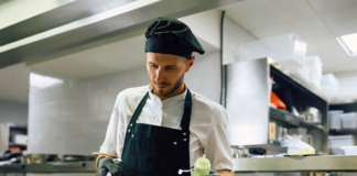 ESTAMOS EN LA BÚSQUEDA DE AYUDANTE DE COCINA DE TIEMPO PARCIAL, NO SE REQUIERE EXPERIENCIA