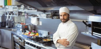 SE NECESITA COCINERO HOMBRE Y/O MUJER CON DISPONIBILIDAD DE HORARIOS ROTATIVOS
