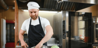 SE NECESITA AYUDANTE DE COCINA PARA ASEO DE UTENSILIOS Y ORDEN GENERAL