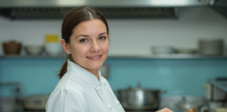SE NECESITA COCINERO PARA ELABORACIÓN DE MENÚS Y ASEO GENERAL EN RESTAURANTE