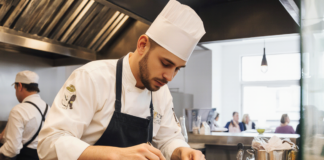 SE SOLICITA COCINERO/A PARA PREPARACIÓN DE ALIMENTOS EN CAFETERÍA (HORARIOS ROTATIVOS)