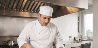 SE NECESITA COCINERO/A PARA ELABORACIÓN DE MENÚS EN RESIDENCIA