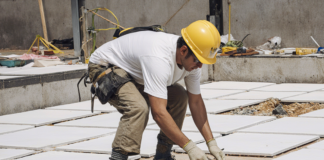 SE SOLICITA COLOCADOR DE AZULEJOS Y BALDOSAS PARA PROYECTOS DE REMODELACIÓN