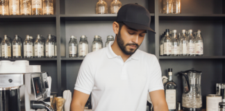 SE REQUIERE AYUDANTE DE CAFETERÍA PARA ATENCIÓN AL CLIENTE Y APOYO EN COCINA (TIEMPO COMPLETO)