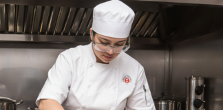 SE NECESITA AYUDANTE DE COCINA DE TIEMPO COMPLETO PARA TURNO NOCTURNO