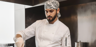 SE SOLICITA COCINERO PARA PREPARACIÓN DE ALIMENTOS Y BEBIDAS EN RESTAURANTE (HORARIOS ROTATIVOS)