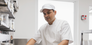 SE SOLICITA LAVAPLATOS CON DISPONIBILIDAD DE HORARIOS FLEXIBLES, NO SE REQUIERE EXPERIENCIA