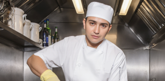 SE SOLICITA LAVAPLATOS PARA ASEO Y DESINFECCIÓN DE ARTÍCULOS DE COCINA EN ESTABLECIMIENTO