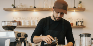 SE SOLICITA TRABAJADOR DE CAFETERÍA PARA PREPARACIÓN DE BEBIDAS, CONTROL DE ALIMENTOS Y ATENCIÓN AL CLIENTE