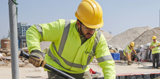 SE REQUIERE TRABAJADOR DE CONSTRUCCIÓN PARA CARGA, DESCARGA Y VERTIDO DE MATERIALES DE HORMIGÓN