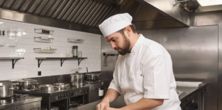 SE BUSCA AUXILIAR DE COCINA PARA COMEDOR INDUSTRIAL (TIEMPO COMPLETO)