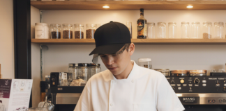 SE SOLICITA AYUDANTE DE CAFETERÍA PARA ATENCIÓN AL CLIENTE EN TURNO VESPERTINO