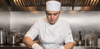SE REQUIERE AYUDANTE DE COCINA PARA ELABORACIÓN DE PLATOS DE ALTA CALIDAD EN RESTAURANTE