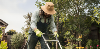 SE BUSCA JARDINERO/A PARA LABORES DE PODA, CORTE Y RIEGO DE CÉSPED