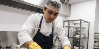 SE BUSCA LAVAPLATOS PARA MANTENIMIENTO GENERAL DE COCINA EN RESTAURANTE