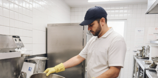 SE SOLICITA PILERO PARA ASEO DE COCINA Y UTENSILIOS EN GENERAL