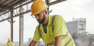 SE REQUIERE OBRERO PARA MEZCLA, VERTIDO Y NIVELACIÓN DE HORMIGÓN EN PROYECTOS DE CONSTRUCCIÓN