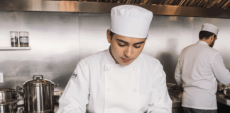 SE REQUIERE AYUDANTE DE COCINA EVENTUAL PARA LABORES GENERALES EN COCINA