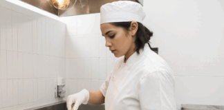 SE SOLICITA AYUDANTE DE LAVAPLATOS PARA LIMPIEZA Y DESINFECCIÓN DE UTENSILIOS Y EQUIPOS DE COCINA