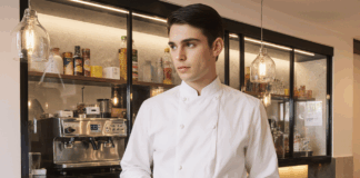 SE BUSCA CAMARERO PARA ATENCIÓN AL CLIENTE EN CAFETERÍA (MEDIO TIEMPO)