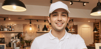 SE SOLICITA DEPENDIENTE DE HELADERÍA PARA ATENCIÓN AL CLIENTE Y ORDEN DE PRODUCTOS EN MOSTRADOR