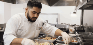 SE NECESITA EMPACADOR DE COMIDA PARA LLEVAR EN RESTAURANTE (MEDIO TIEMPO)