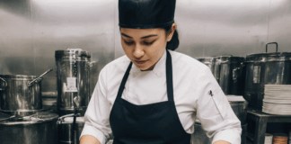 SE REQUIERE FRIEGAPLATOS TEMPORAL PARA ORDEN Y ASEO DE COCINA EN RESTAURANTE