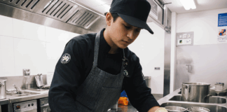 SE NECESITA LAVAPLATOS CON O SIN EXPERIENCIA PARA RESTAURANTE EN HORARIO FLEXIBLE (JORNADA PARCIAL O COMPLETA)