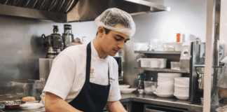 SE SOLICITA TRABAJADOR PARA LA PREPARACIÓN DE SÁNDWICHES Y LA ATENCIÓN AL CLIENTE EN RESTAURANTE; NO SE REQUIERE EXPERIENCIA