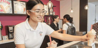 SE SOLICITA PERSONAL PARA HELADERÍA Y CAFETERÍA CON DISPONIBILIDAD PARA TURNOS ROTATIVOS