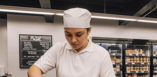 SE REQUIERE AUXILIAR DE FIAMBRERÍA PARA ATENCIÓN AL CLIENTE Y ENVASADO DE PRODUCTOS EN SUPERMERCADO