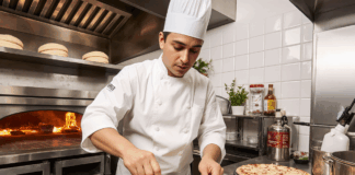 SE BUSCA AYUDANTE DE PIZZERO PARA LOCAL DE COMIDA PARA LLEVAR