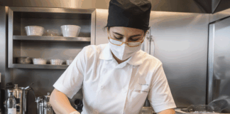 SE NECESITA AYUDANTE DE COCINA EVENTUAL PARA TURNOS ROTATIVOS