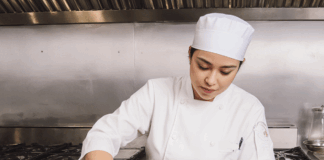 SE BUSCA AYUDANTE DE COCINA PARA MANIPULACIÓN Y PREPARACIÓN DE ALIMENTOS