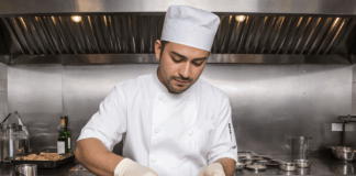 SE BUSCA COCINERO PARA PREPARACIÓN DE ALIMENTOS EN RESTAURANTE DE COMIDA RÁPIDA