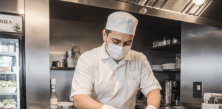 SE NECESITA EMPAQUETADOR DE ALIMENTOS PARA RESTAURANTE (JORNADA COMPLETA)