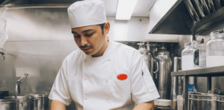 SE SOLICITA FRIEGAPLATOS PARA DESINFECCIÓN GENERAL DE UTENSILIOS EN COCINA DE RESTAURANTE (JORNADA COMPLETA)