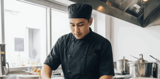 SE SOLICITA LAVAPLATOS PARA TAREAS DE LIMPIEZA Y APOYO GENERAL EN RESTAURANTE (MEDIO TIEMPO)