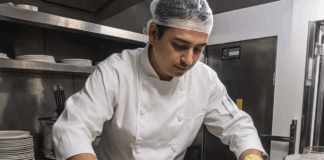 SE SOLICITA LAVAPLATOS PARA LIMPIEZA GENERAL DE COCINA EN RESTAURANTE (TURNOS FLEXIBLES)