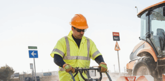 SE SOLICITA TRABAJADOR DE CONSTRUCCIÓN PARA COLOCACIÓN Y NIVELACIÓN DE ASFALTO