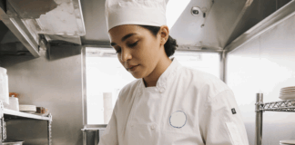 SE BUSCA AYUDANTE DE COCINA PARA TRABAJAR TRES VECES POR SEMANA