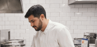 SE SOLICITA AYUDANTE DE COCINA Y LAVAPLATOS PARA RESTAURANTE (DISPONIBILIDAD PARA TRABAJAR LOS FINES DE SEMANA)