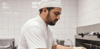 SE NECESITA LAVAPLATOS DE MEDIO TIEMPO PARA ASEO GENERAL DE UTENSILIOS Y DISTINTAS ÁREAS EN RESTAURANTE