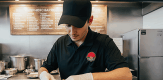 SE SOLICITA TRABAJADOR PARA PREPARACIÓN DE SÁNDWICHES EN RESTAURANTE DE COMIDA RÁPIDA (TIEMPO PARCIAL O COMPLETO)